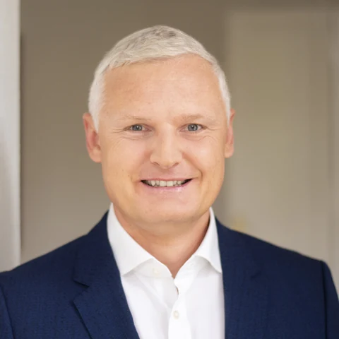 Portrait von Stephan Schmidt, Referent des Webinars AI Security Rechtspraxis